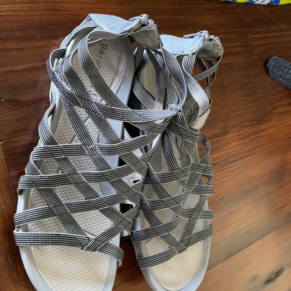 Bare trap sandle 8 1/2 lightly worn